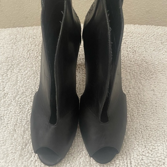 Elliott Lucca Alessandra Ankle Boot - Picture 2 of 8